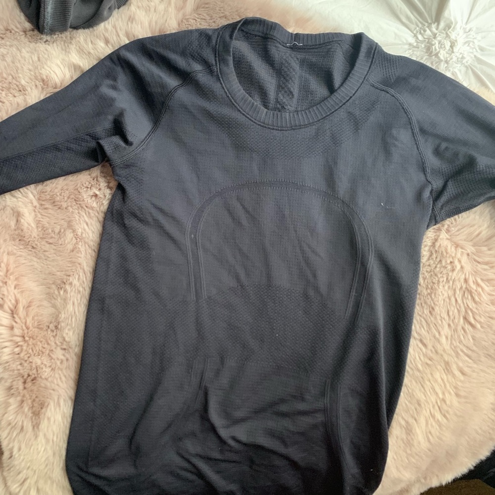 Navy women’s lululemon top